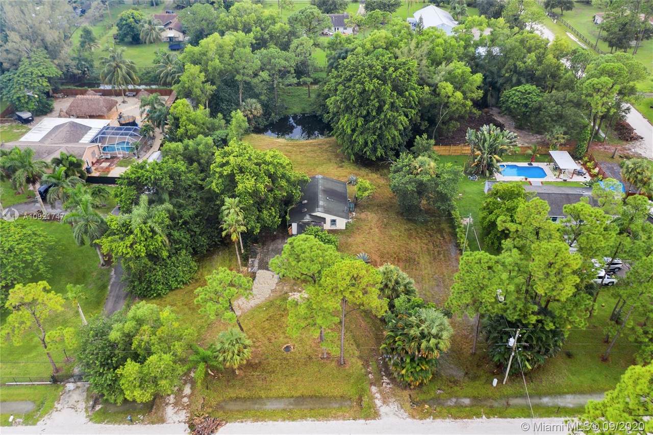 11478 56th Pl N - Photo 1
