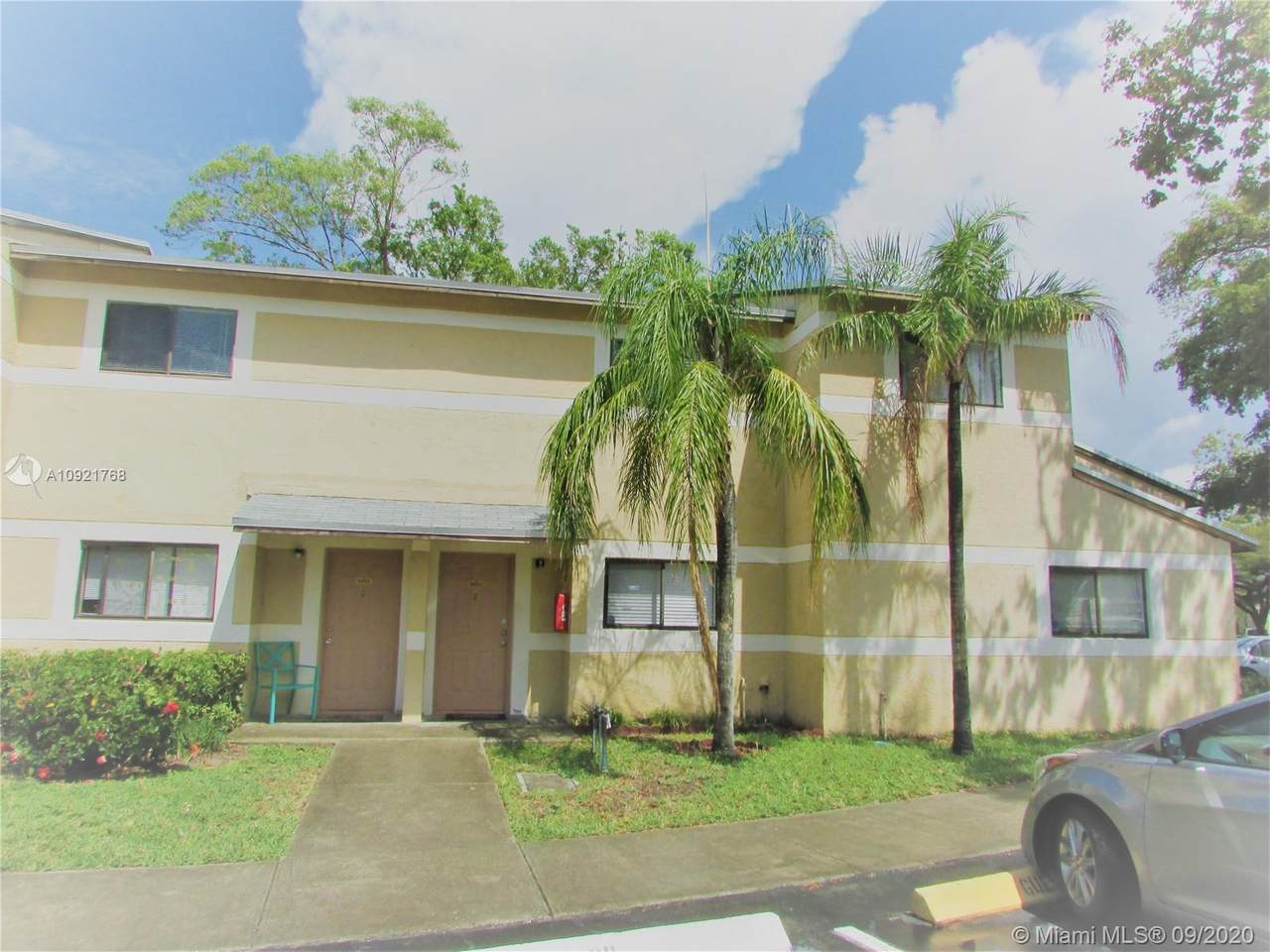 9453 Palm Cir S - Photo 1