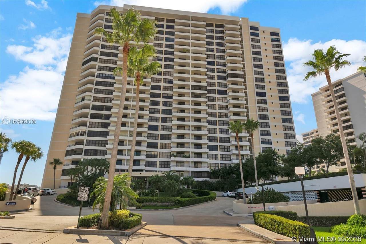 2500 Parkview Dr - Photo 1