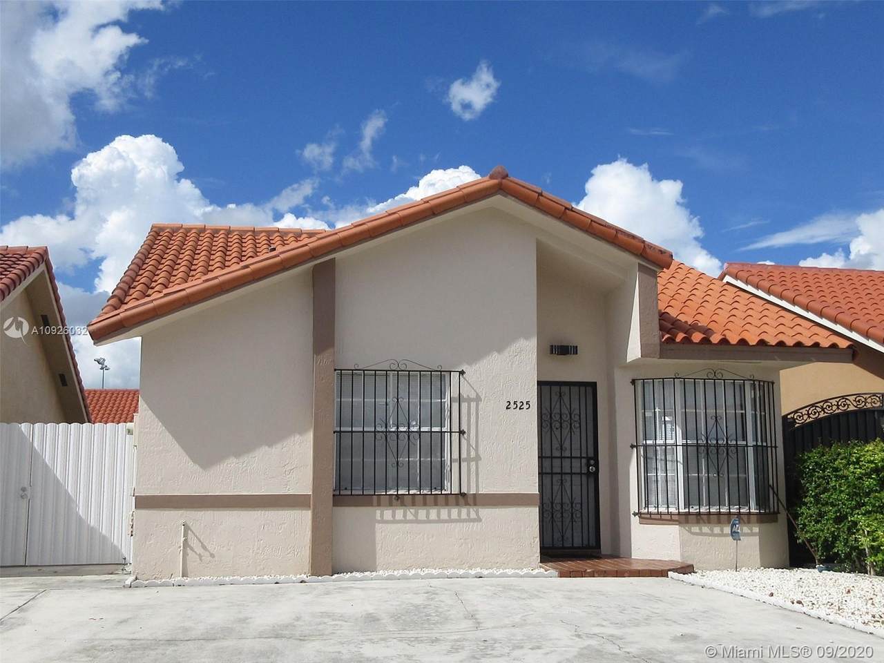 2525 73rd Pl - Photo 1