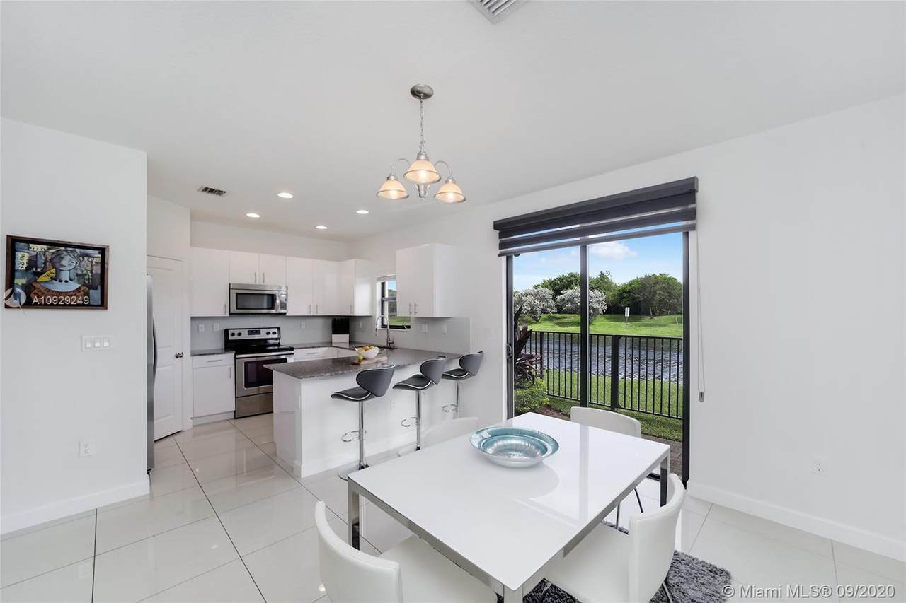 387 194th Ln - Photo 1