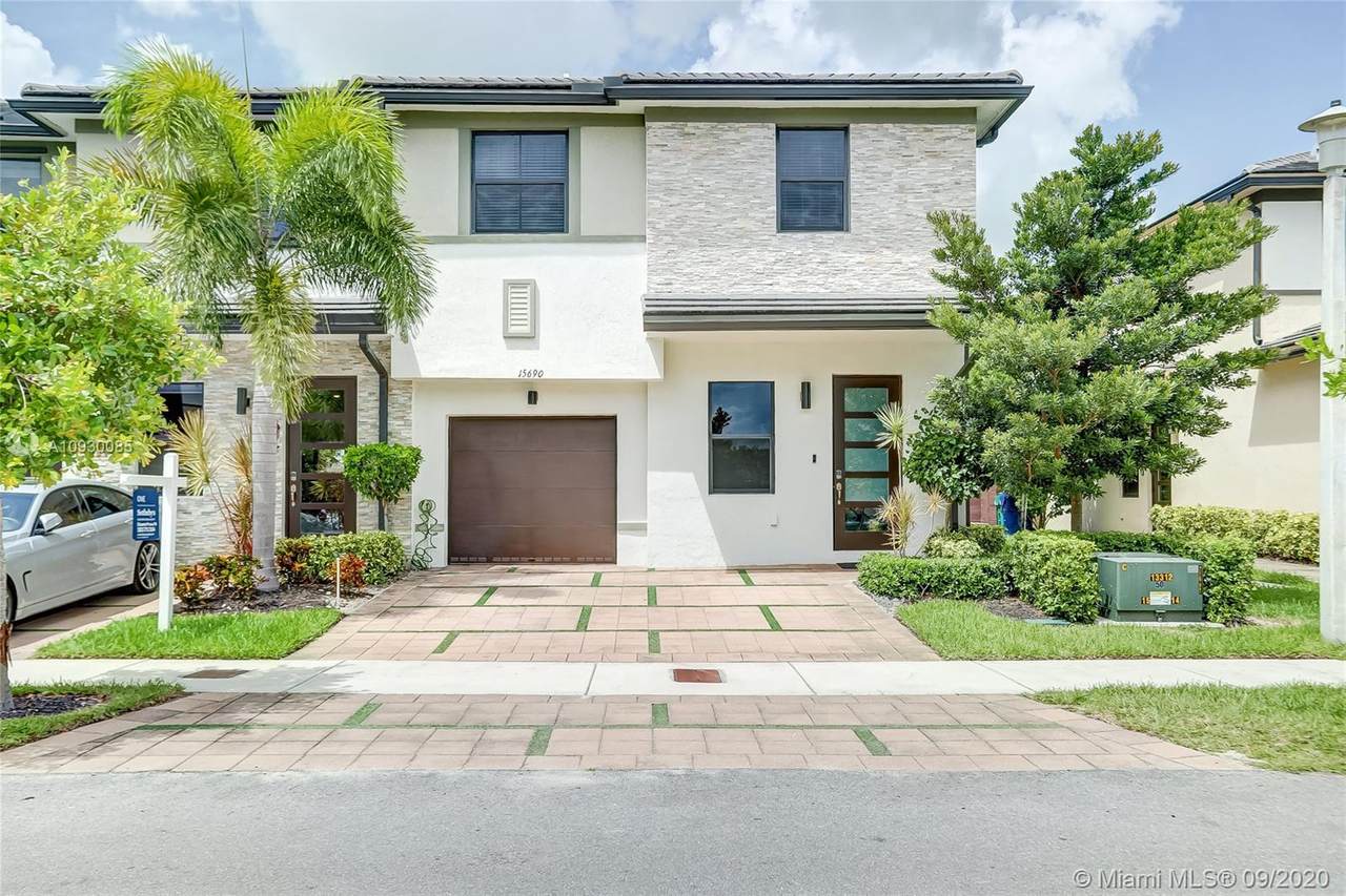 15690 91st Ct - Photo 1