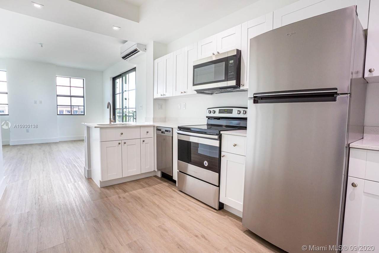 4100 Davie Rd - Photo 1