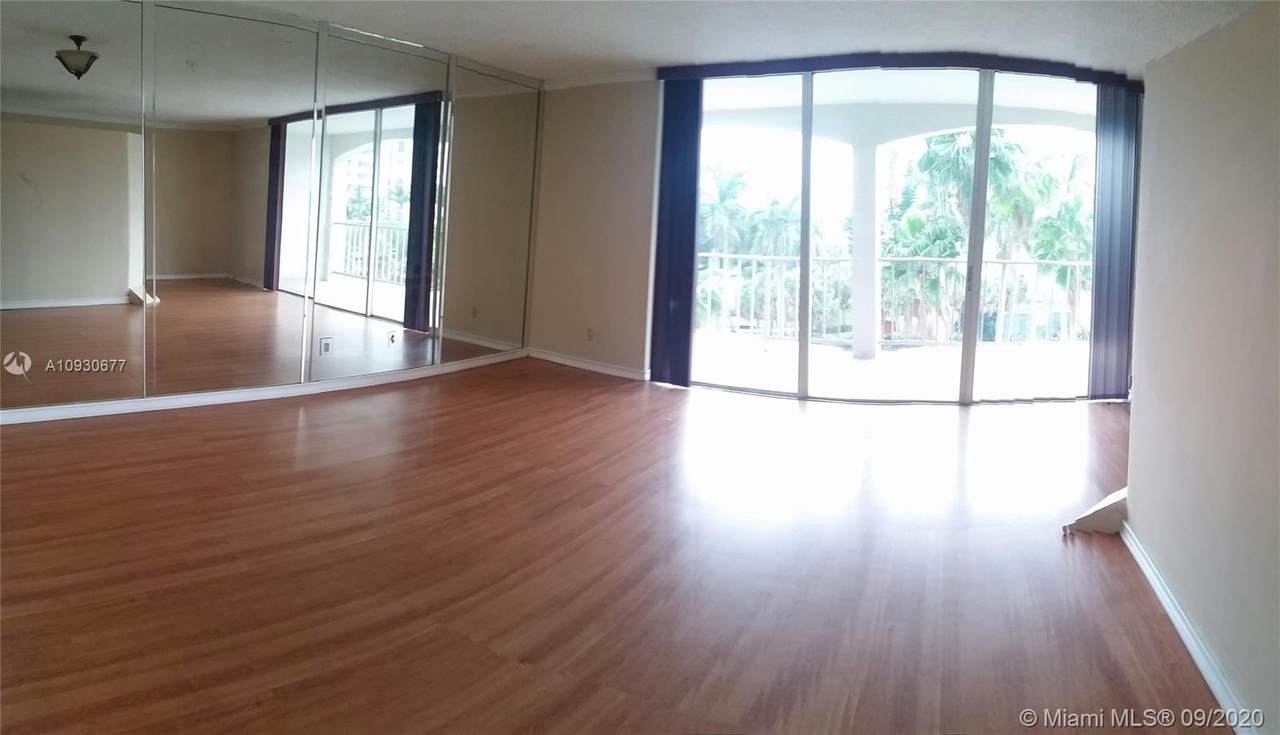 5401 Collins Ave - Photo 1