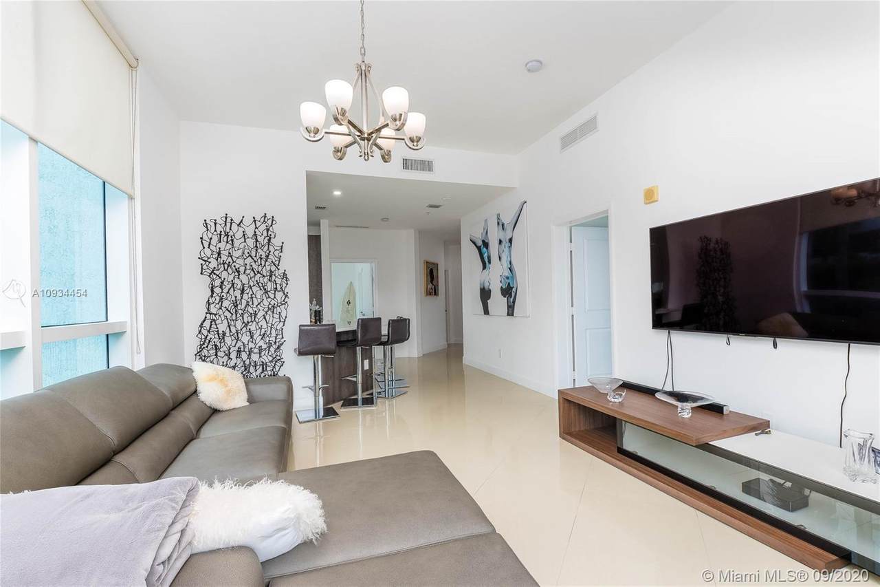 1945 Ocean Dr - Photo 1