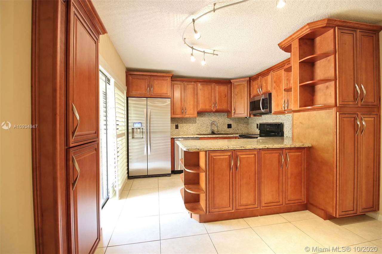 722 98th Way - Photo 1