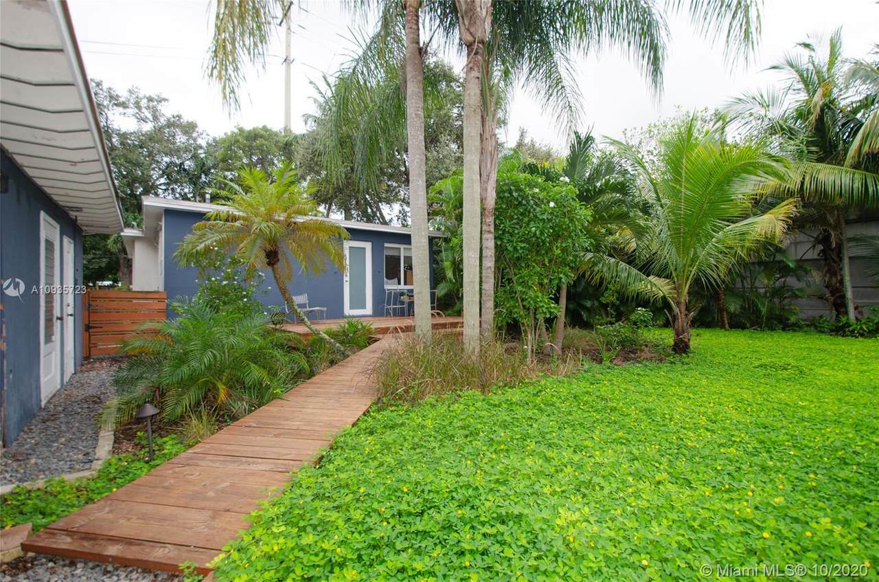 1960 Riverside Dr - Photo 1