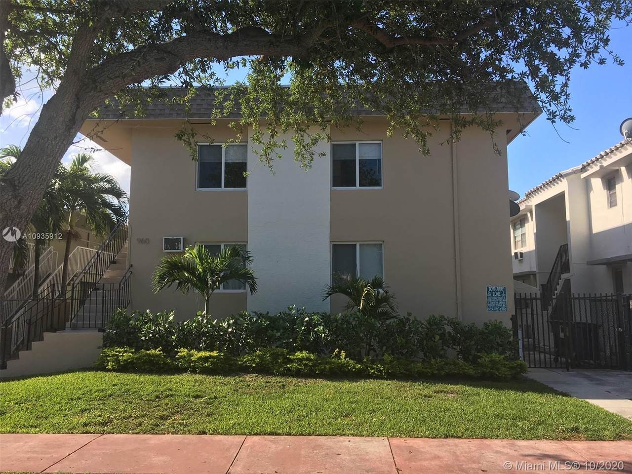 960 Biarritz Dr - Photo 1