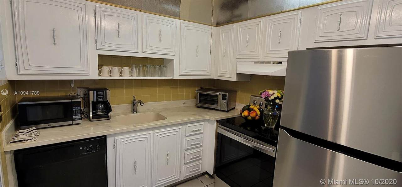 2871 Somerset Dr - Photo 1