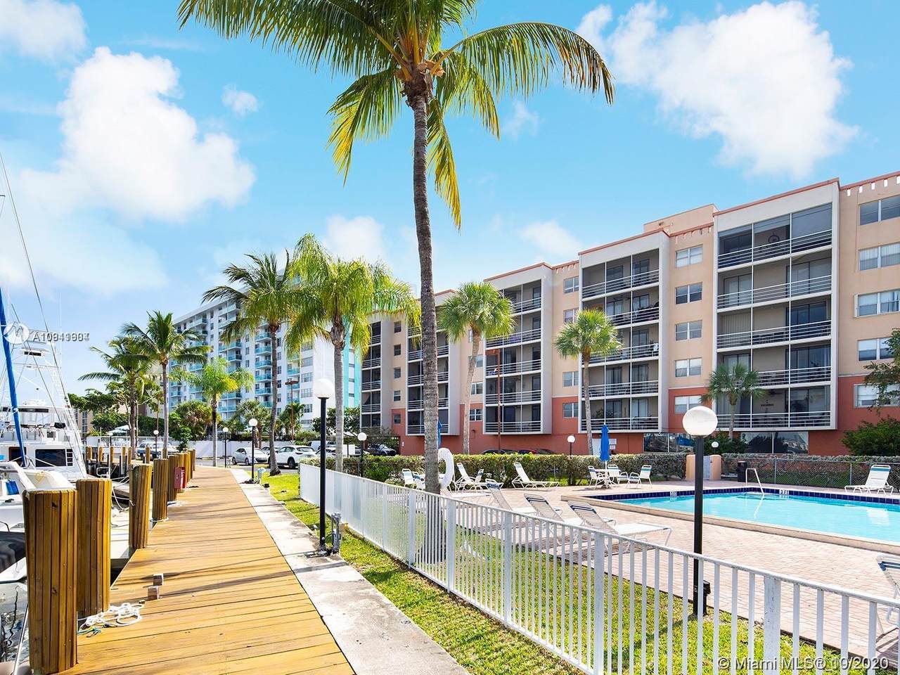 2821 Miami Beach Blvd - Photo 1