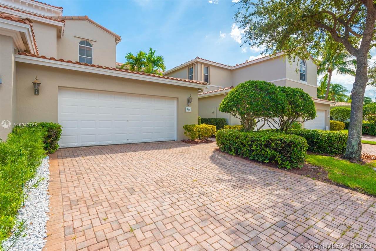 834 Spinnaker Dr E - Photo 1