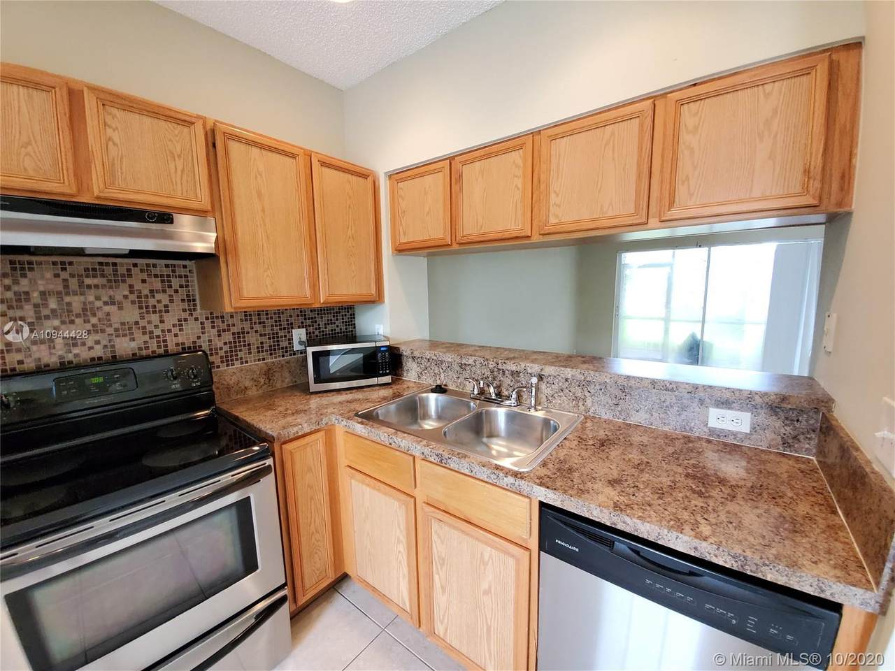 5175 Palmbrooke Cir - Photo 1