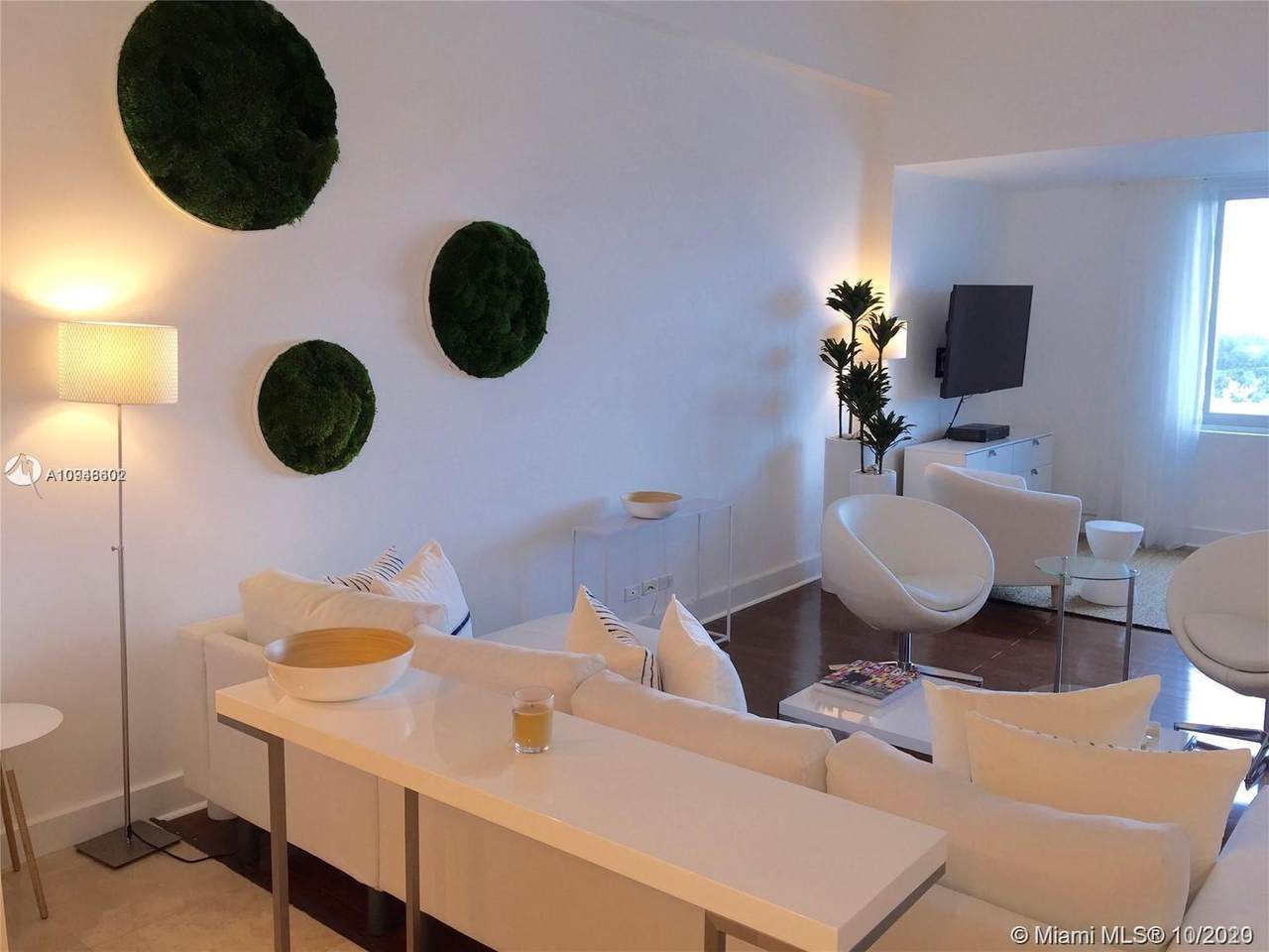 2301 Collins Ave - Photo 1