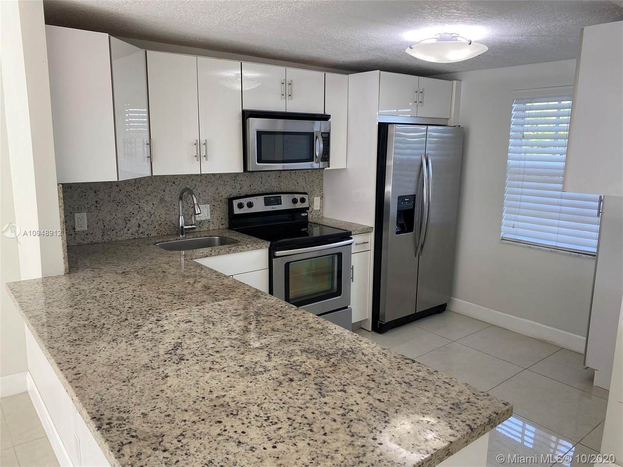 605 Oaks Dr - Photo 1