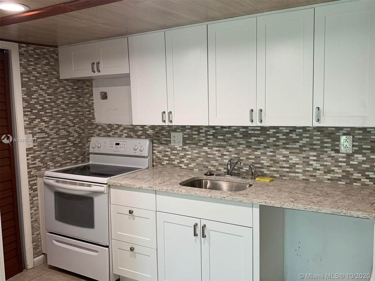 140 Lakeview Dr - Photo 1