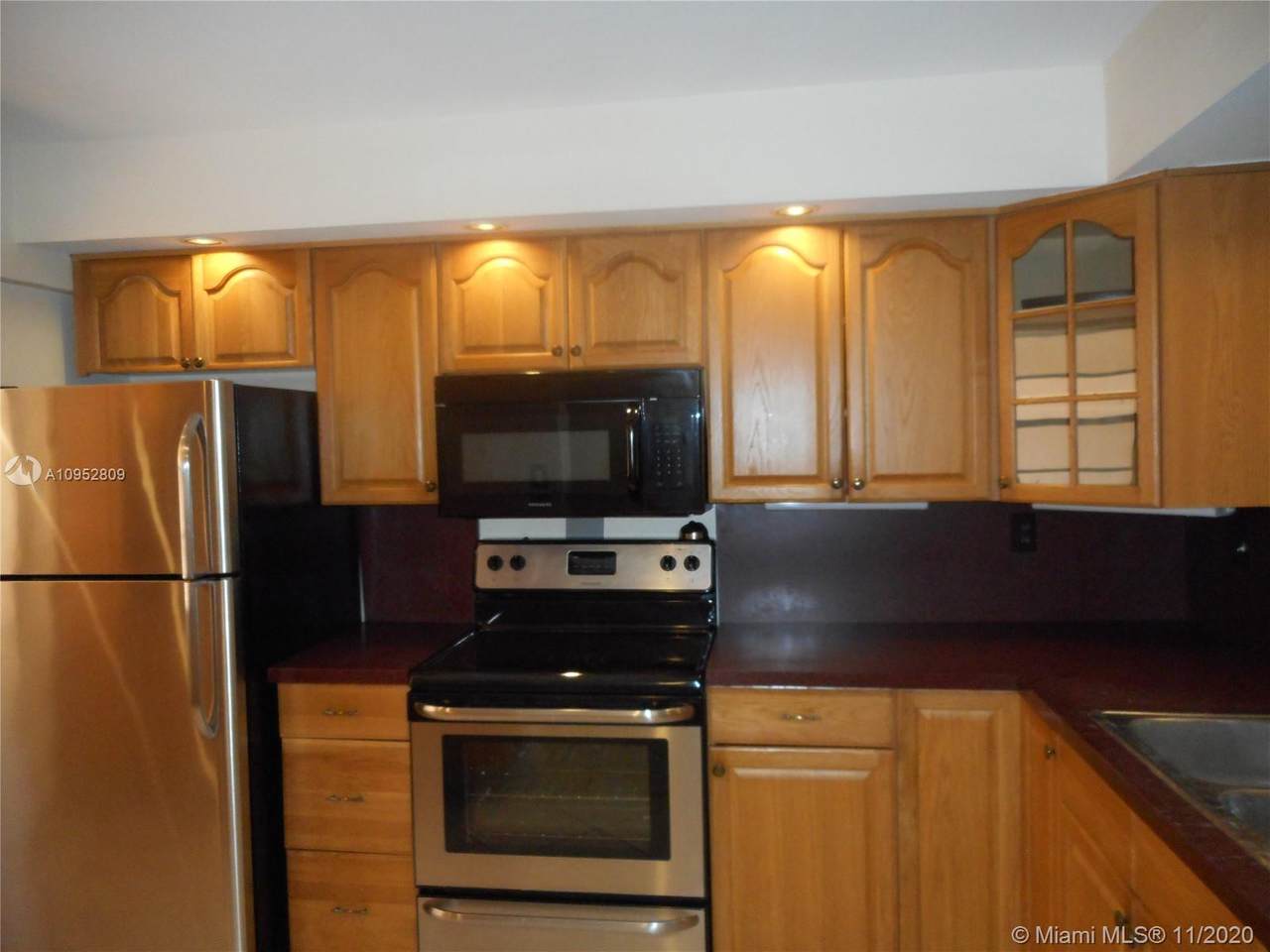 450 Commodore Dr - Photo 1