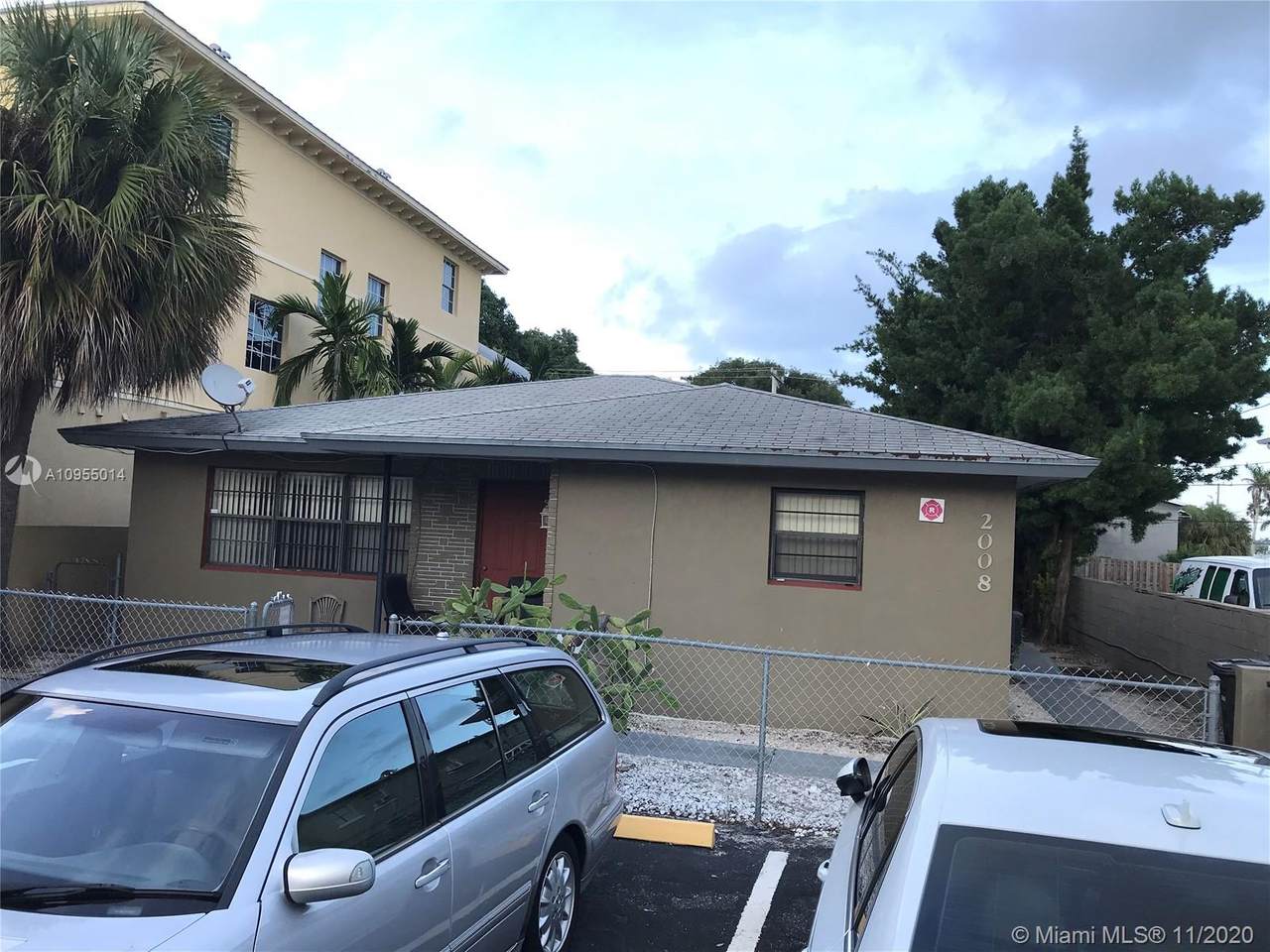2008 Ponce De Leon Ave - Photo 1