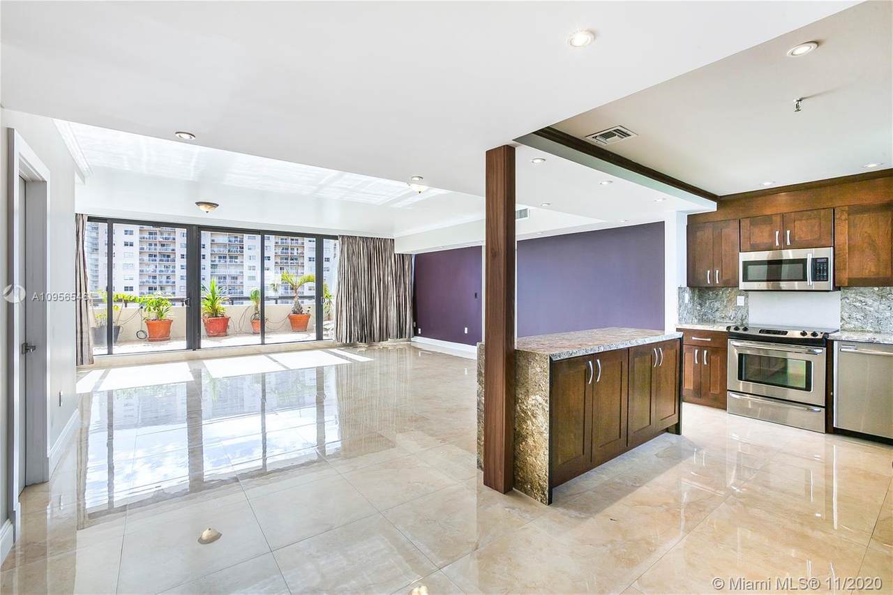408 Poinciana Dr - Photo 1