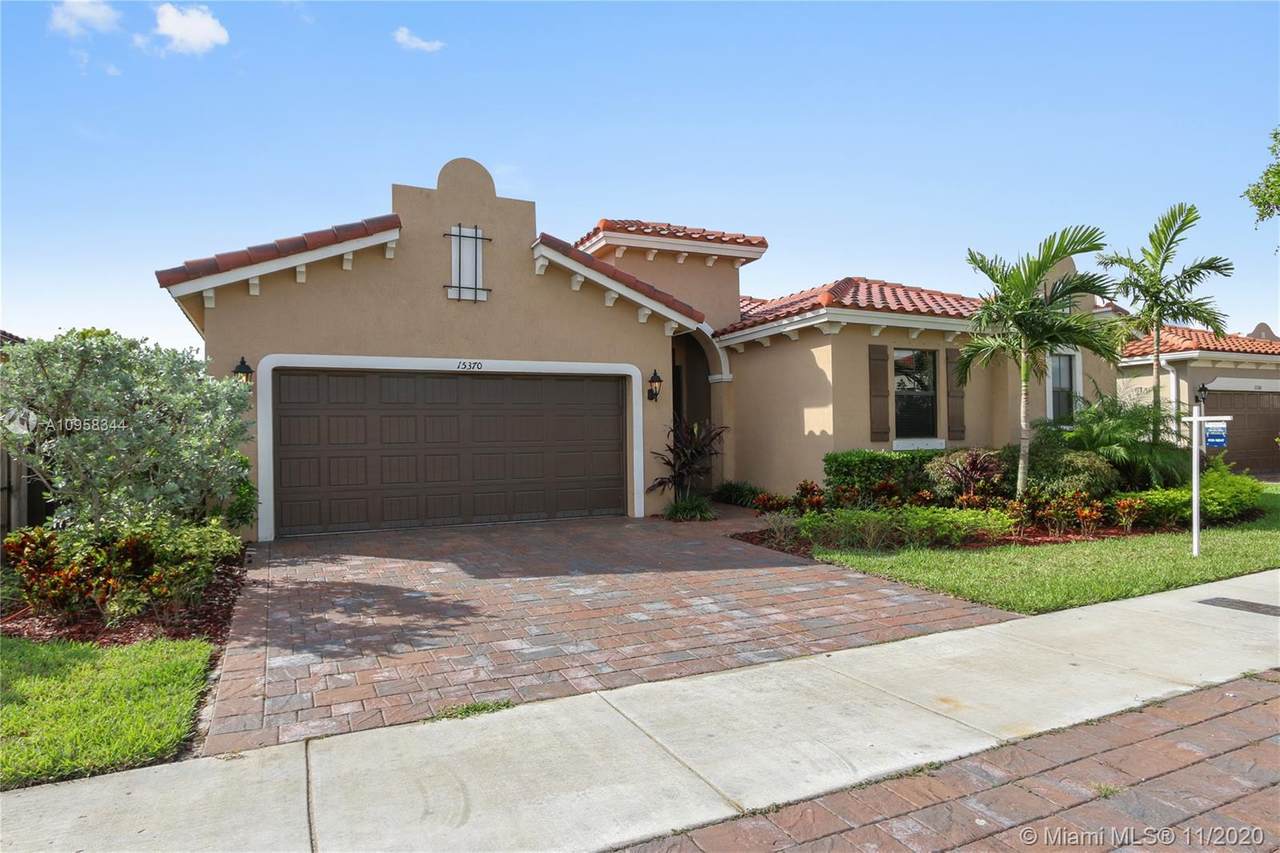 15370 176th Ln - Photo 1