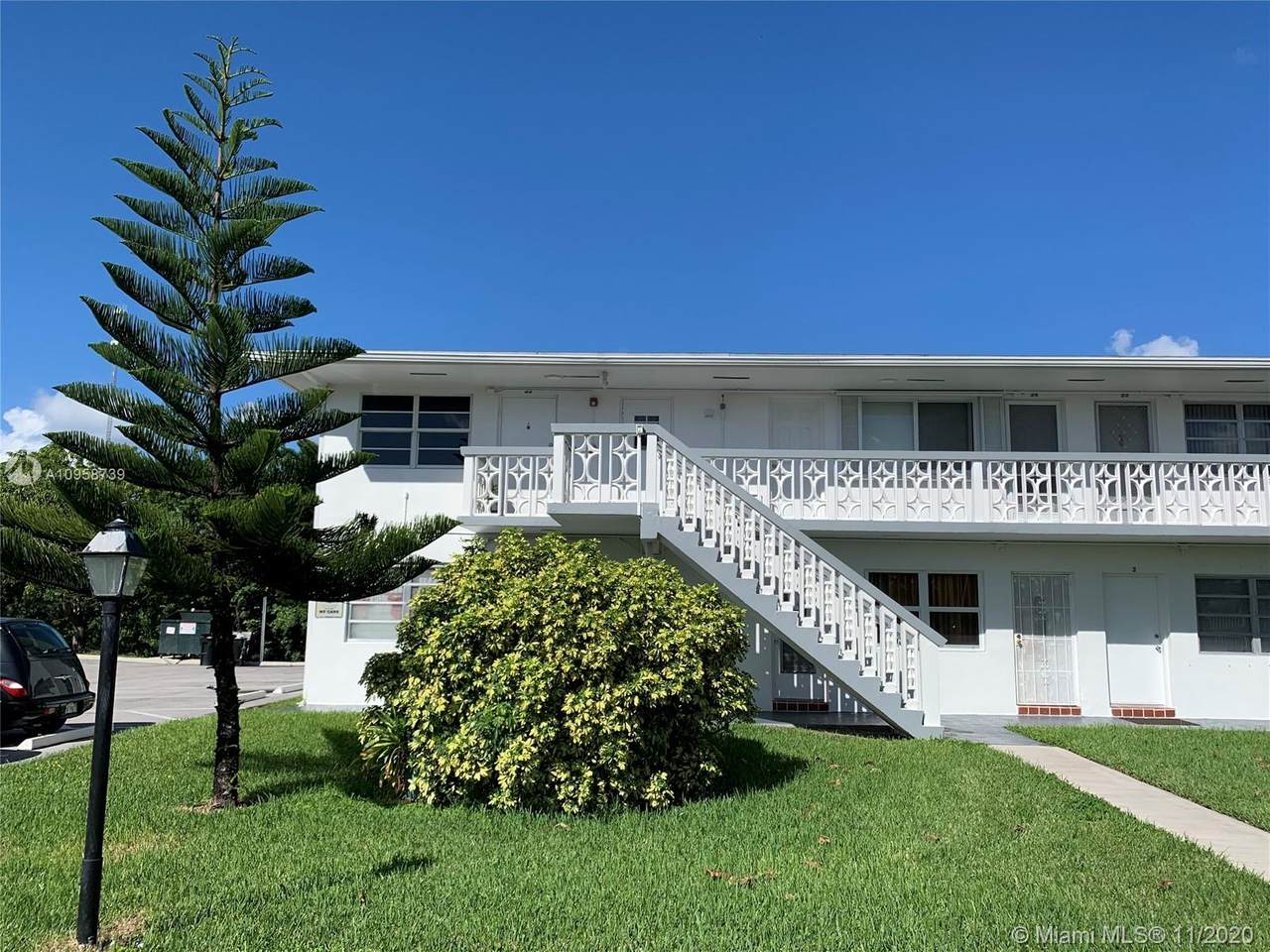 15 204th St - Photo 1
