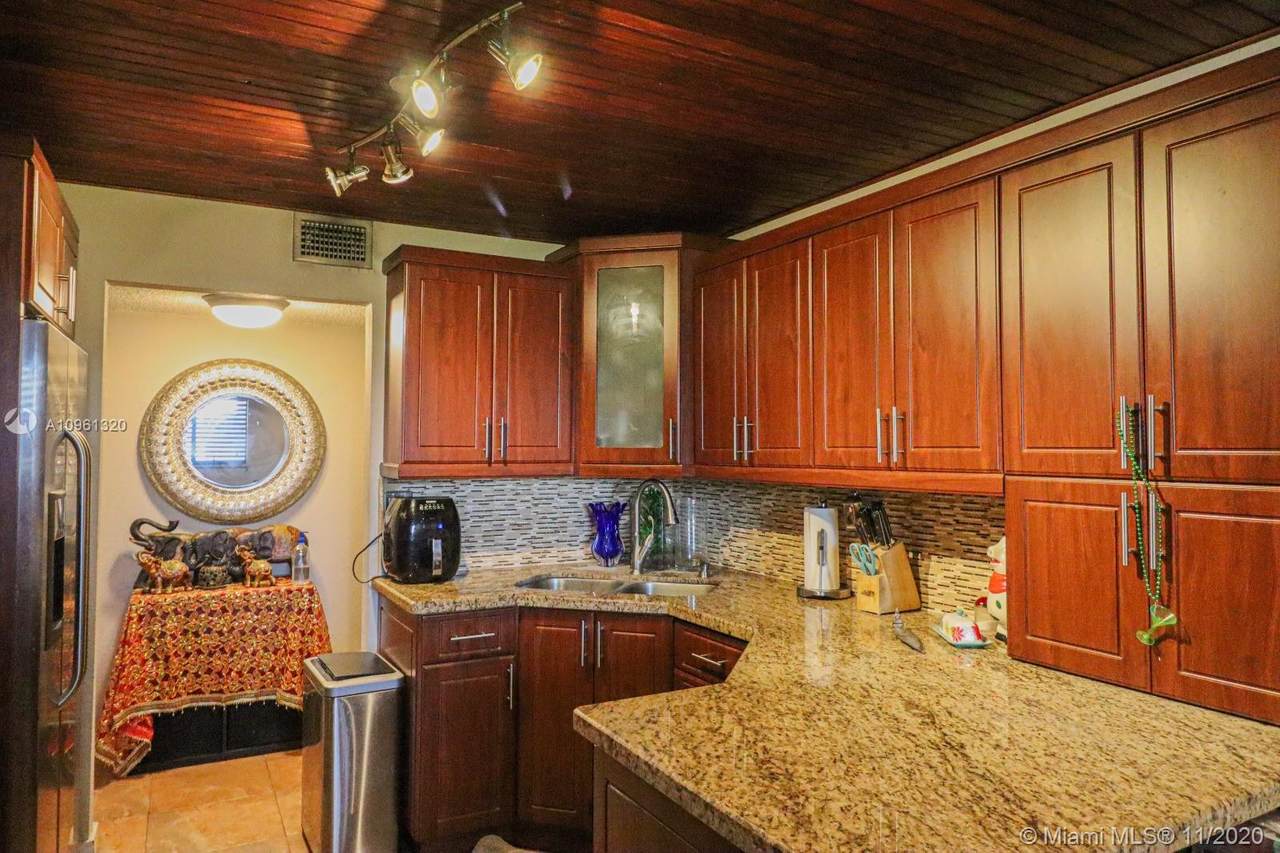 8517 7th St - Photo 1