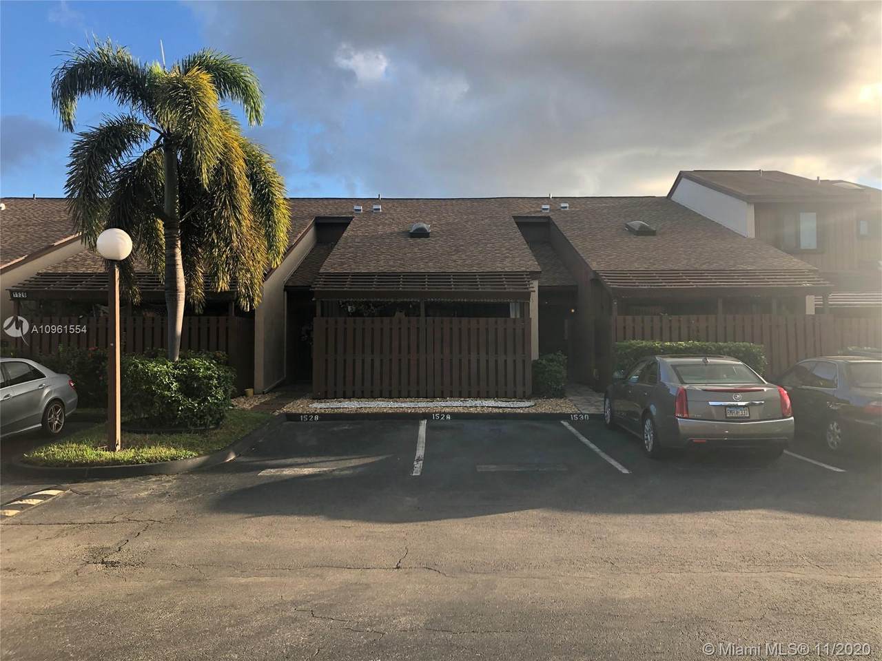 1530 Gabriel St - Photo 1