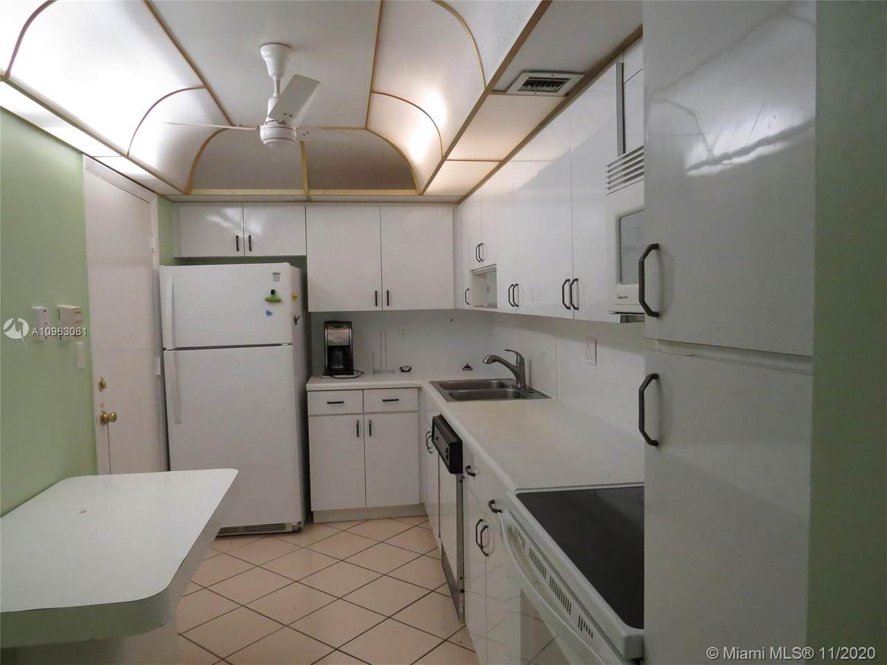 1849 Ocean Dr - Photo 1