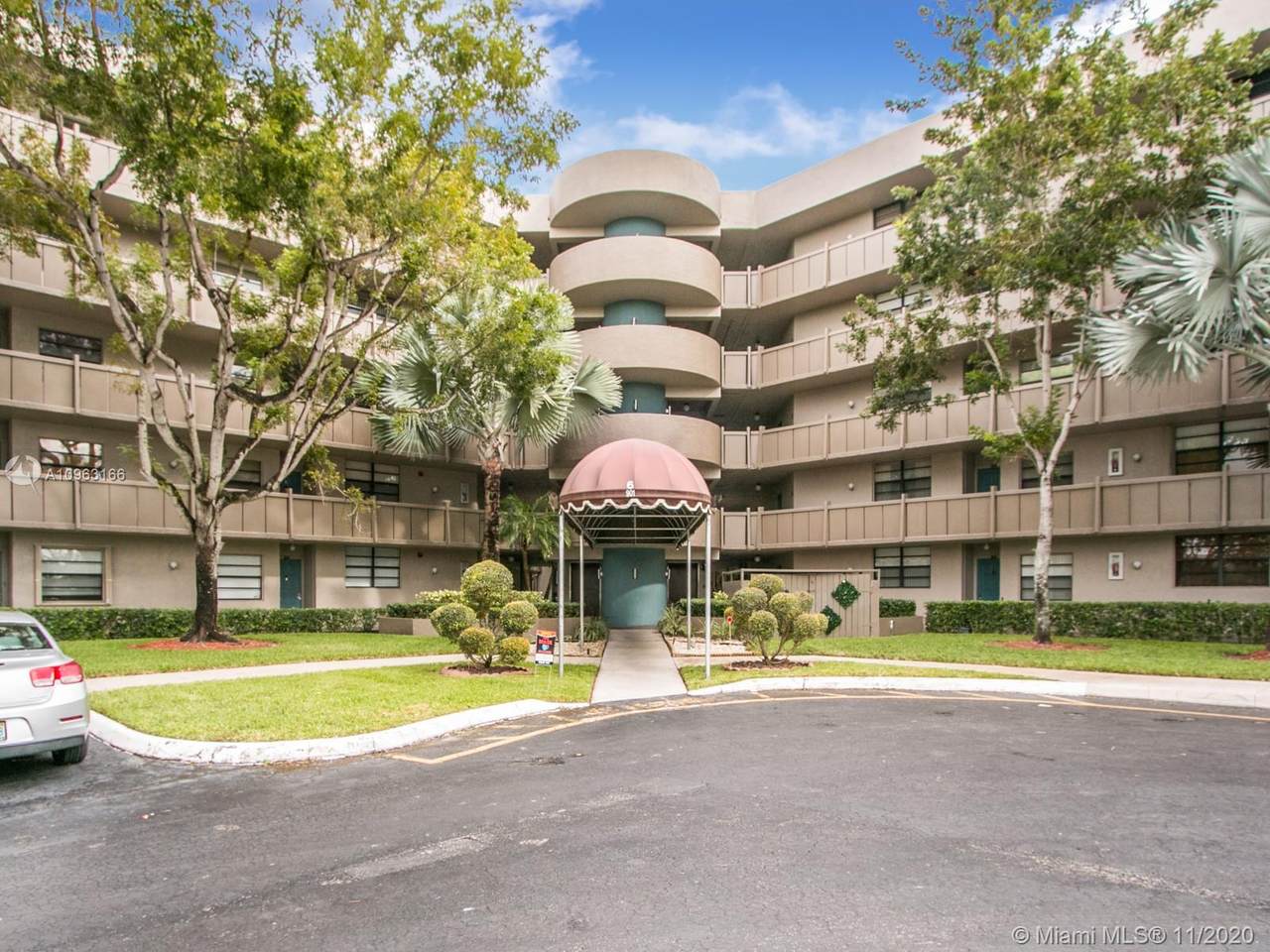 901 Colony Point Cir - Photo 1