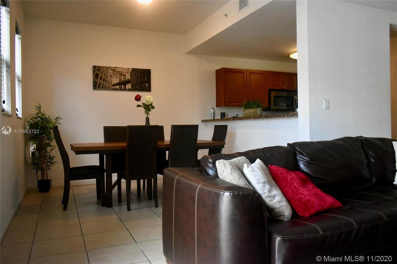 11002 83rd St - Photo 1