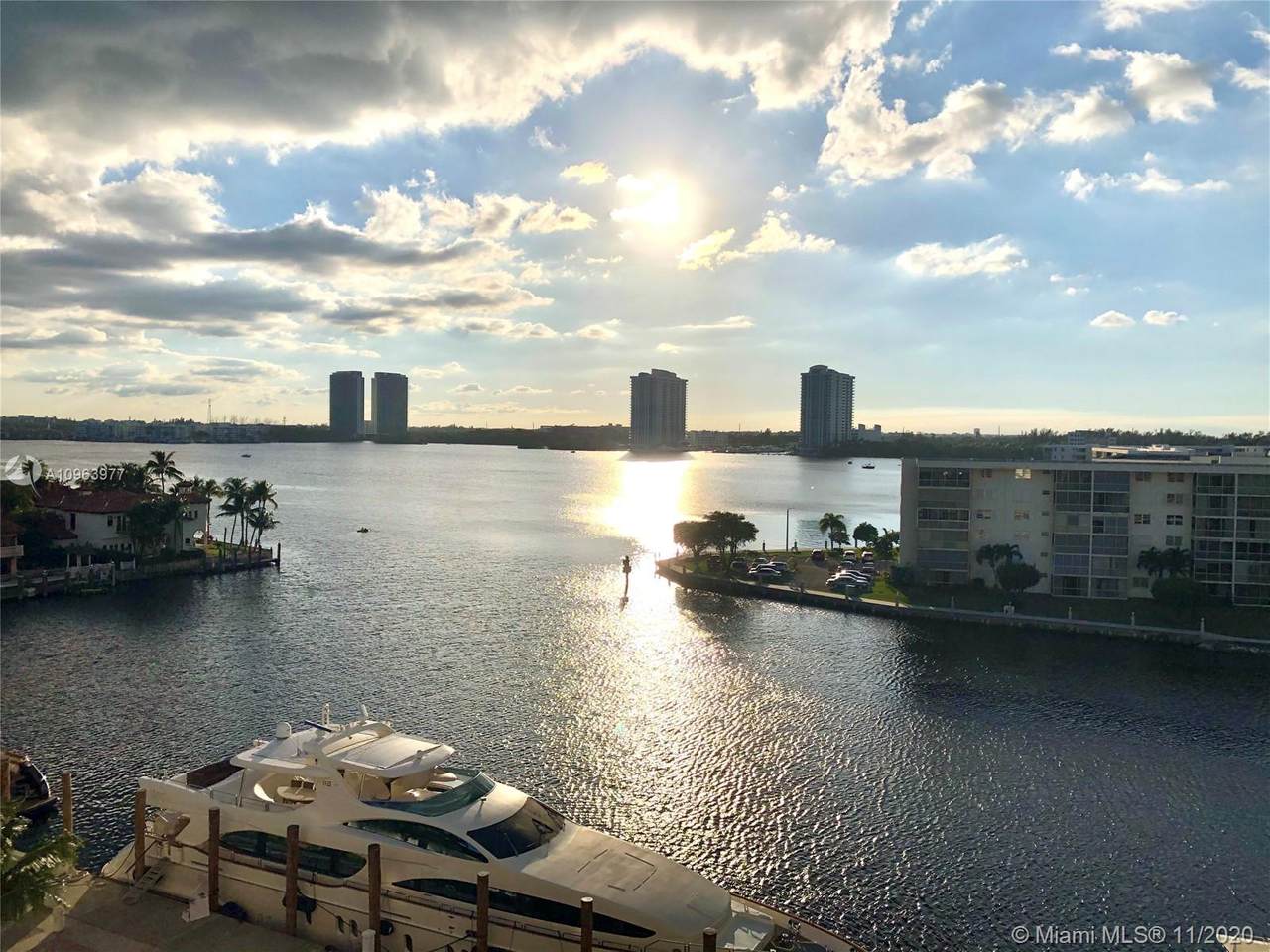 1000 Island Blvd - Photo 1