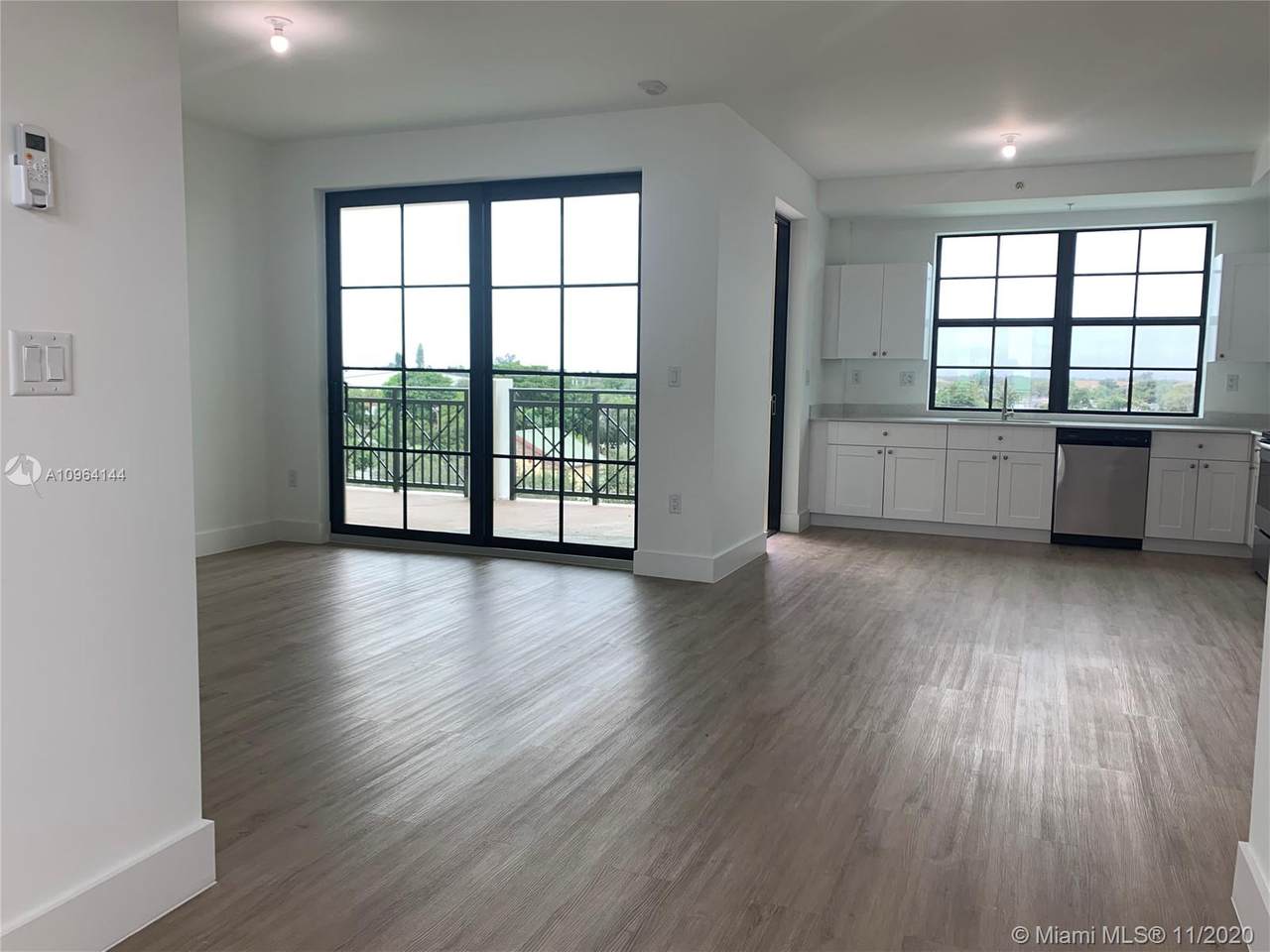 4100 Davie Rd - Photo 1