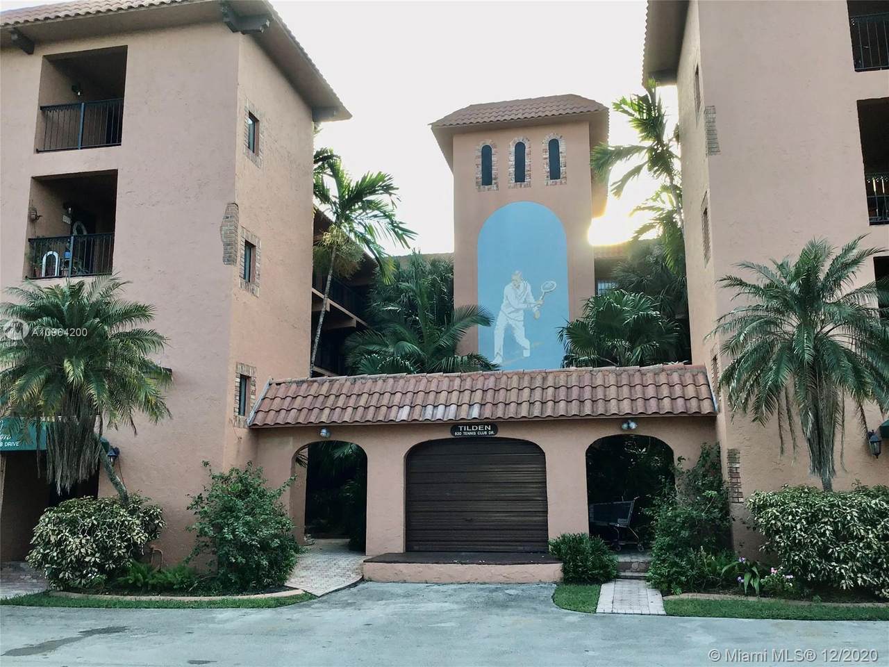 620 Tennis Club Dr - Photo 1