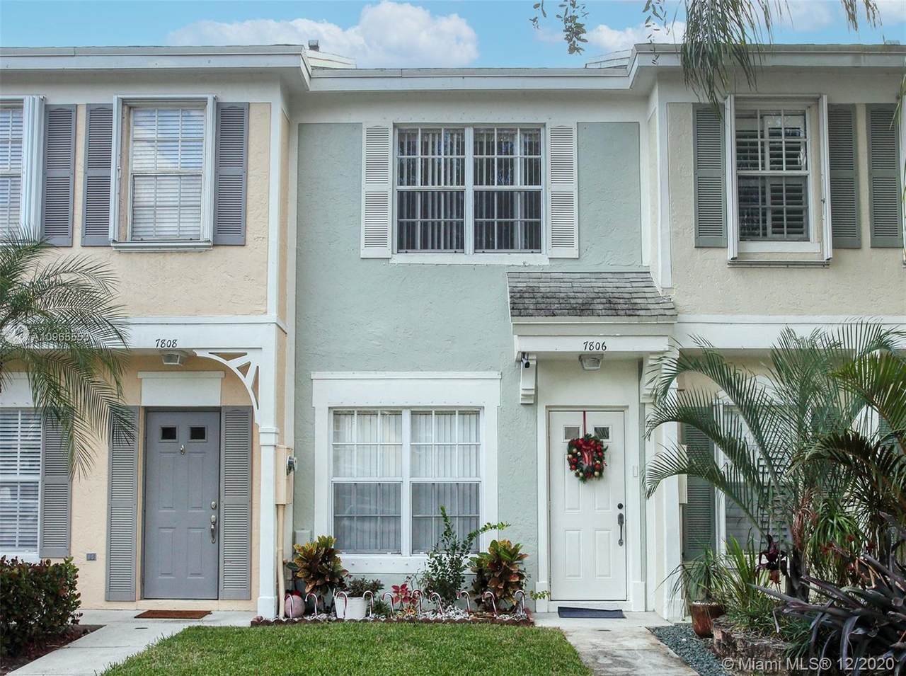 7806 Dixie Beach Cir - Photo 1