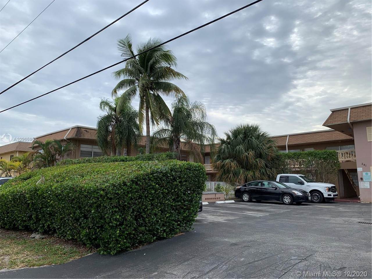 241 9th Ave - Photo 1