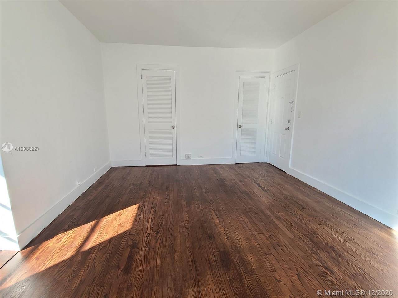 7124 Bay Dr - Photo 1
