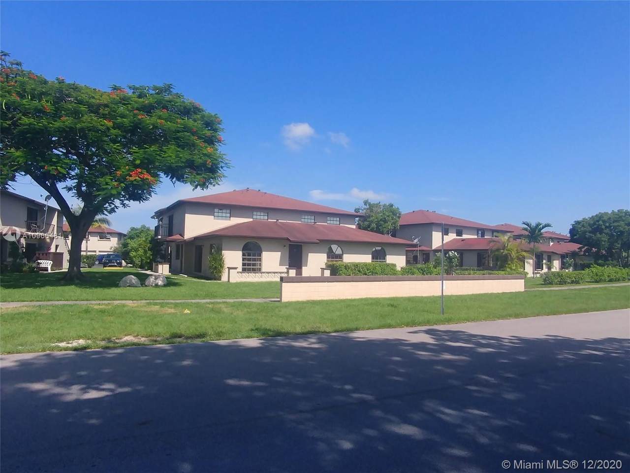 4605 139th Ct - Photo 1