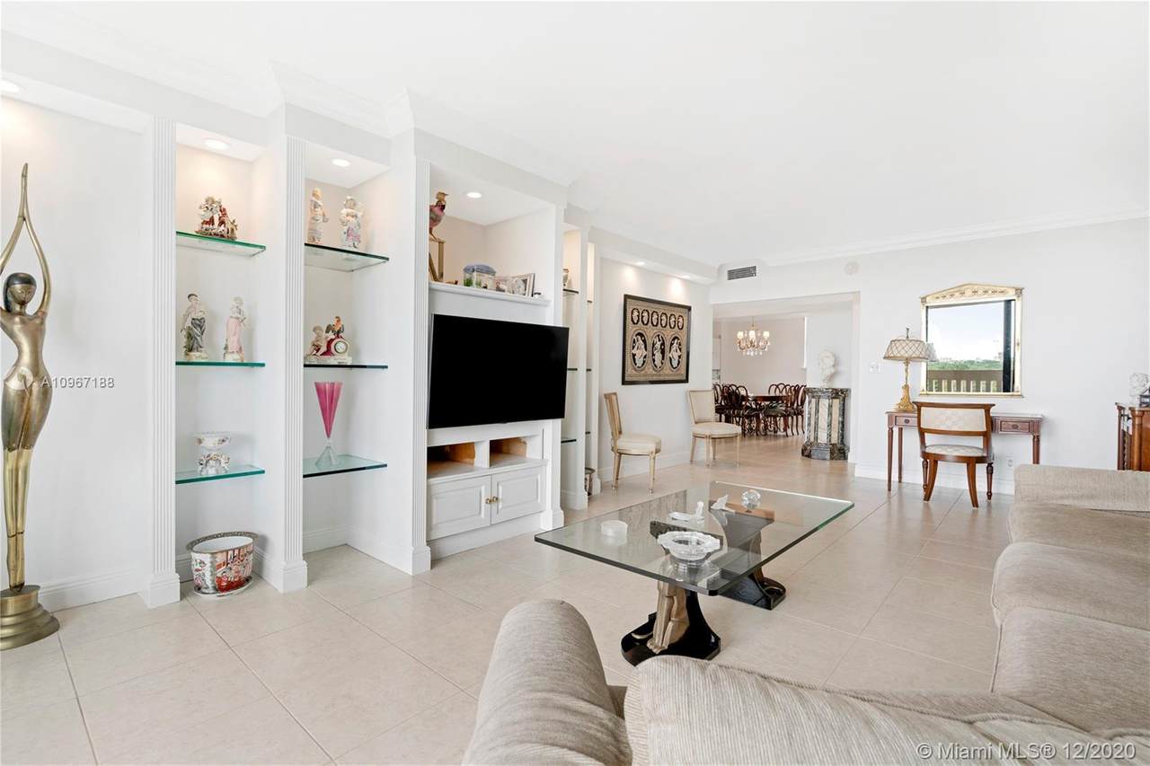 90 Edgewater Dr - Photo 1