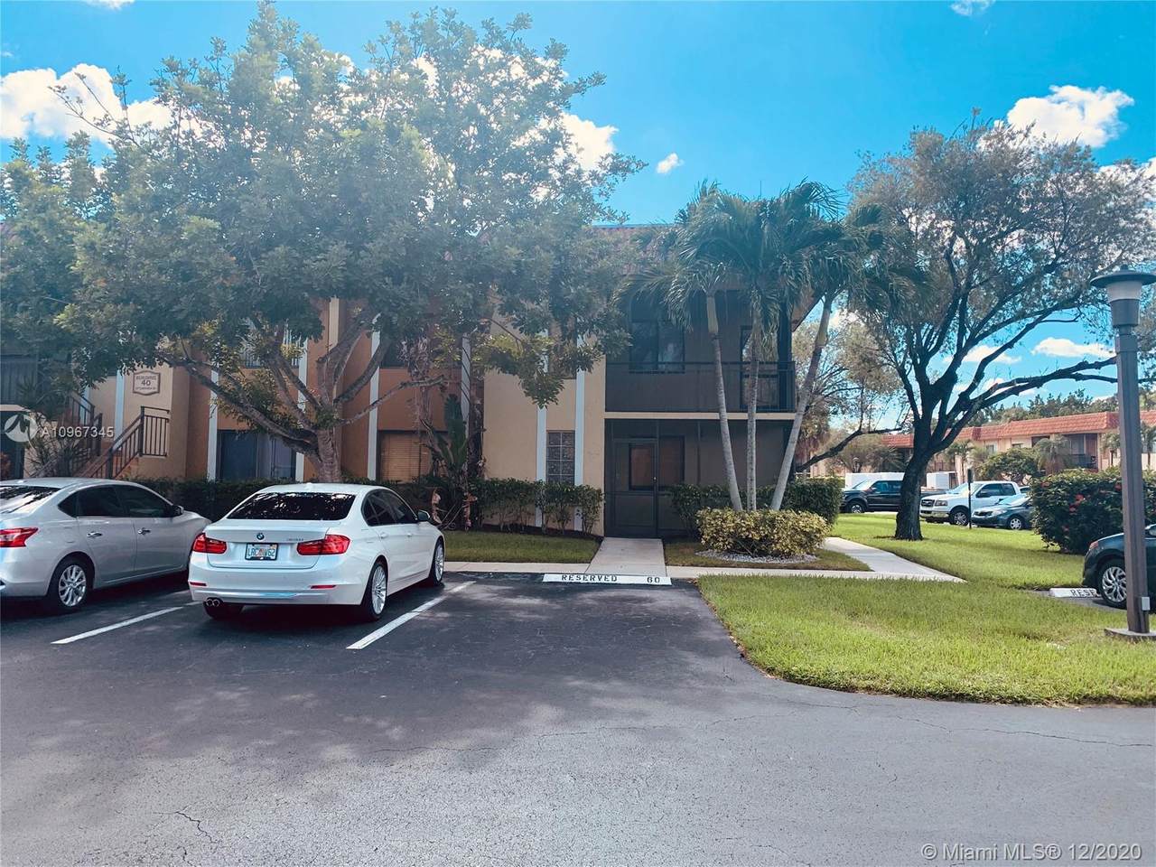 327 Lakeview Dr - Photo 1