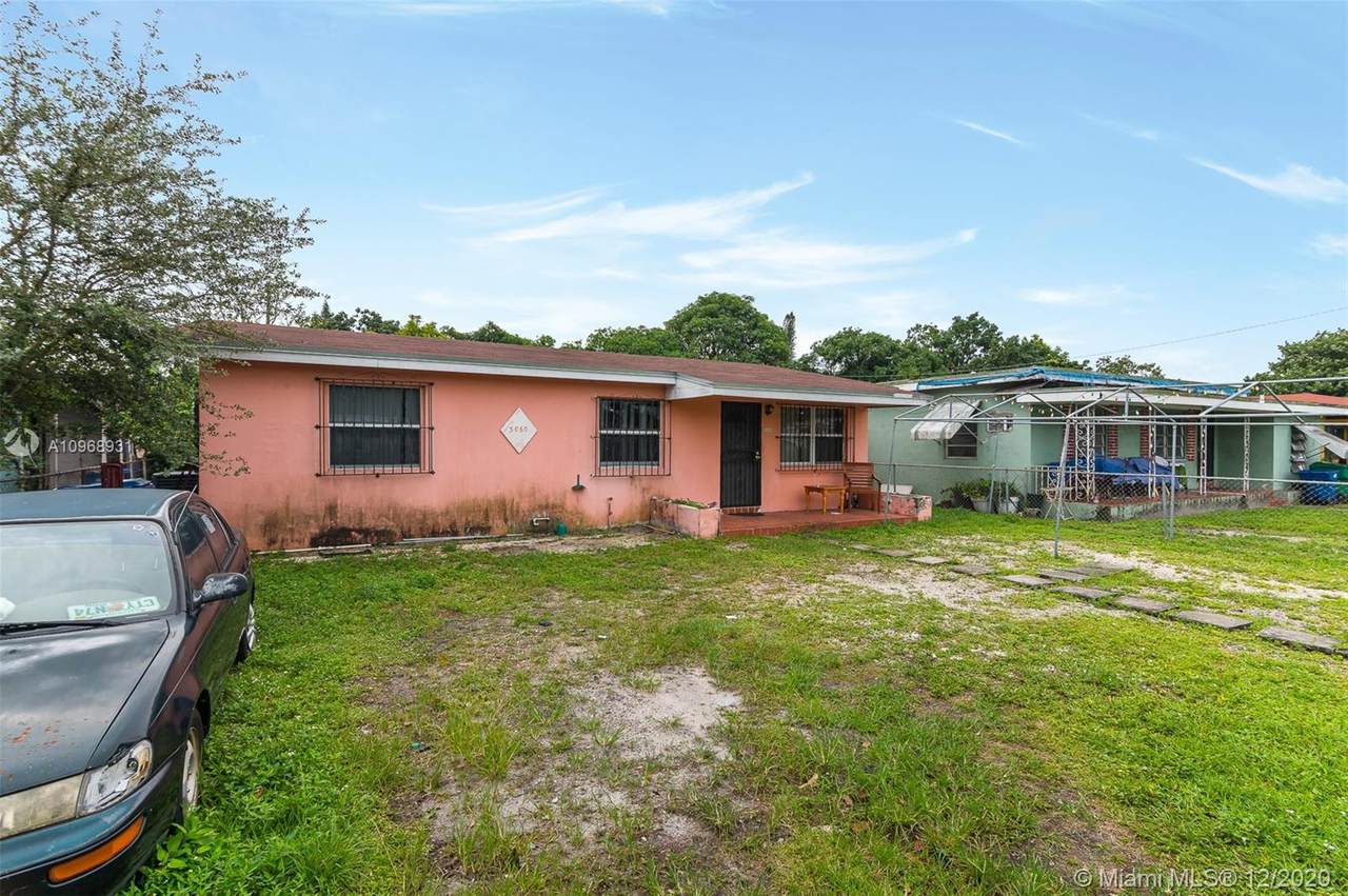 3060 95th Ter - Photo 1