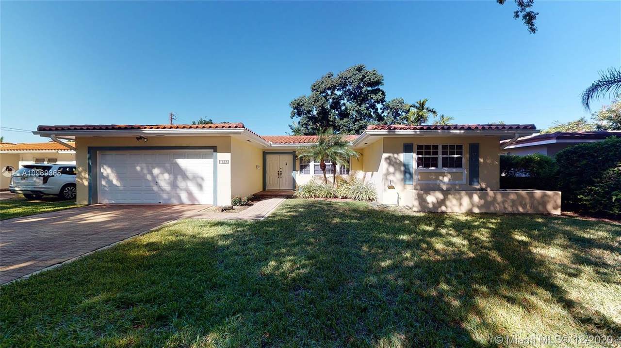 1533 Ancona Ave - Photo 1