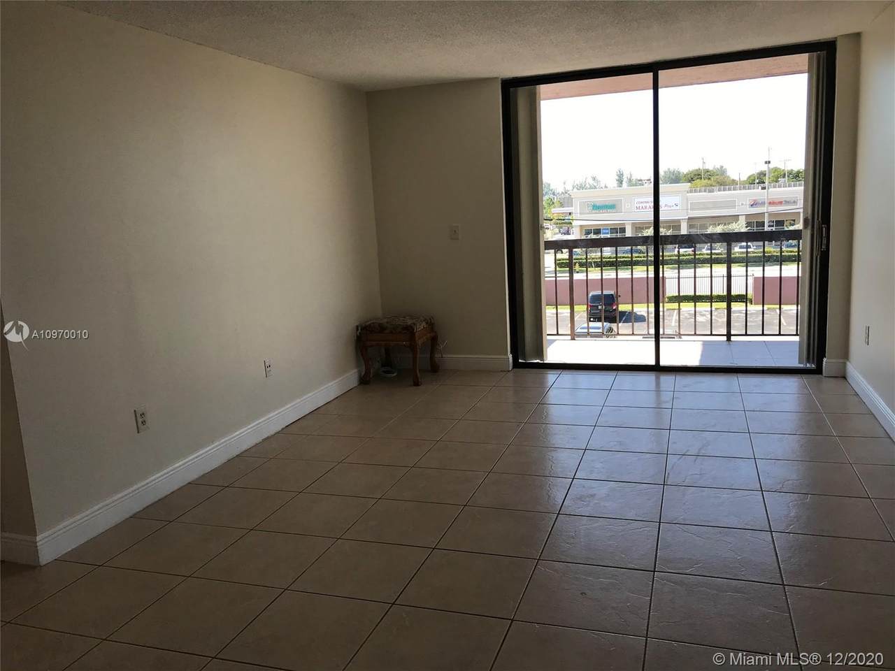 7040 24 ST - Photo 1