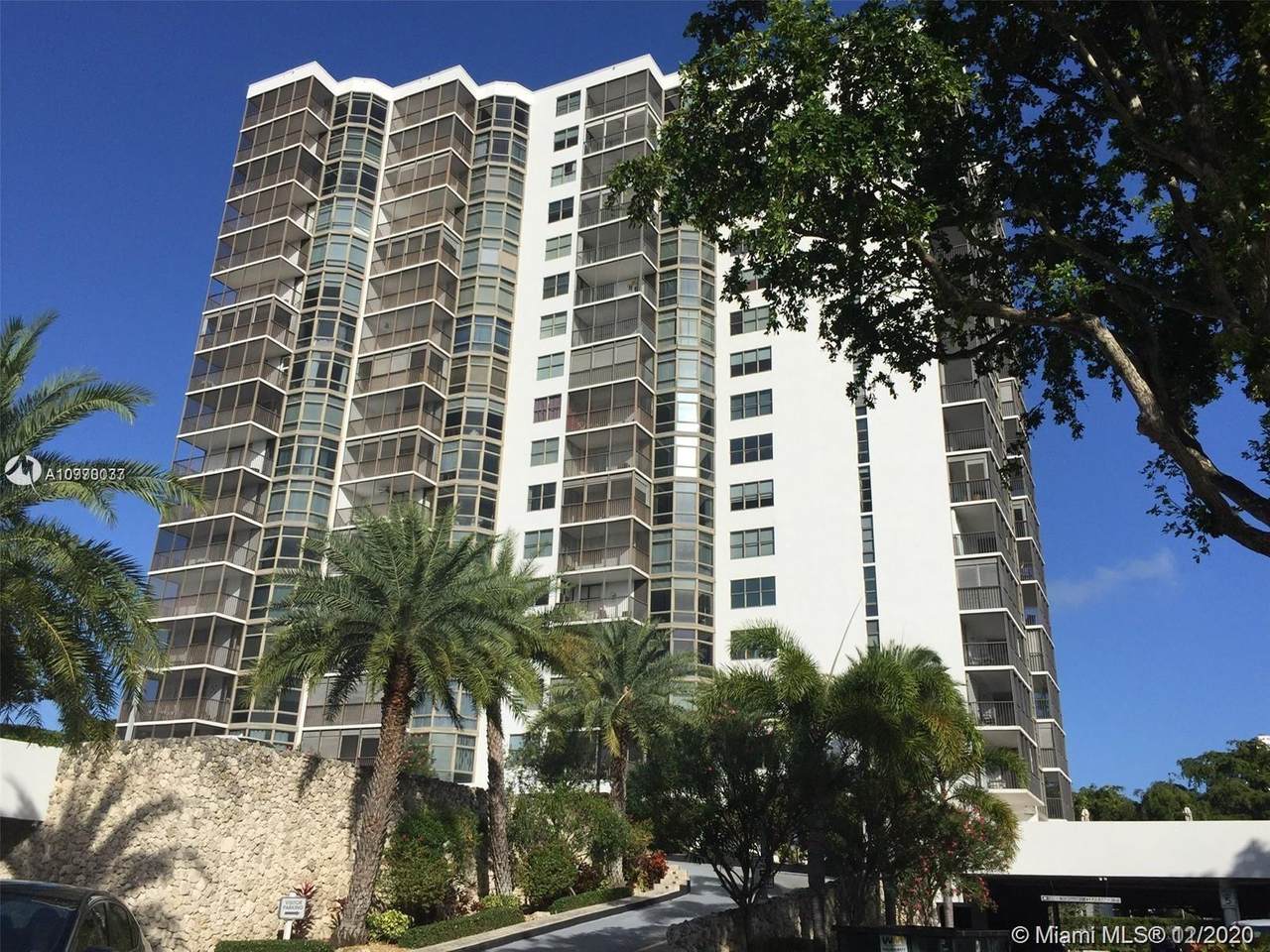 3375 Country Club Dr - Photo 1