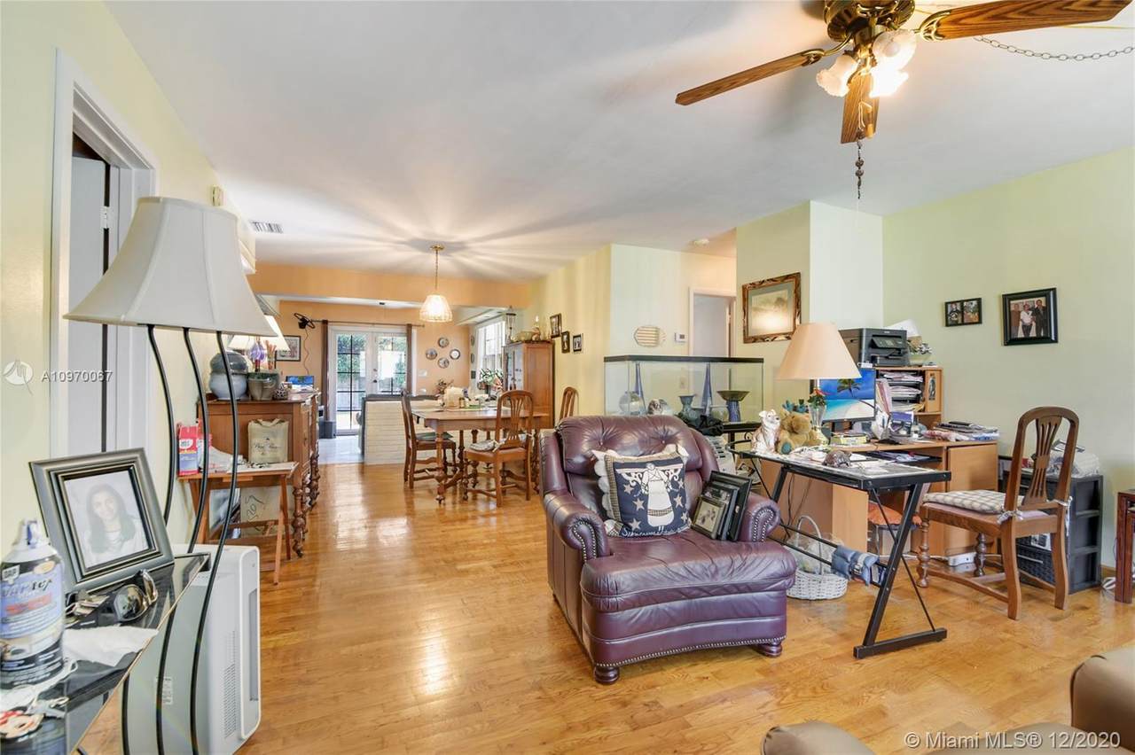 621 68th Ave - Photo 1
