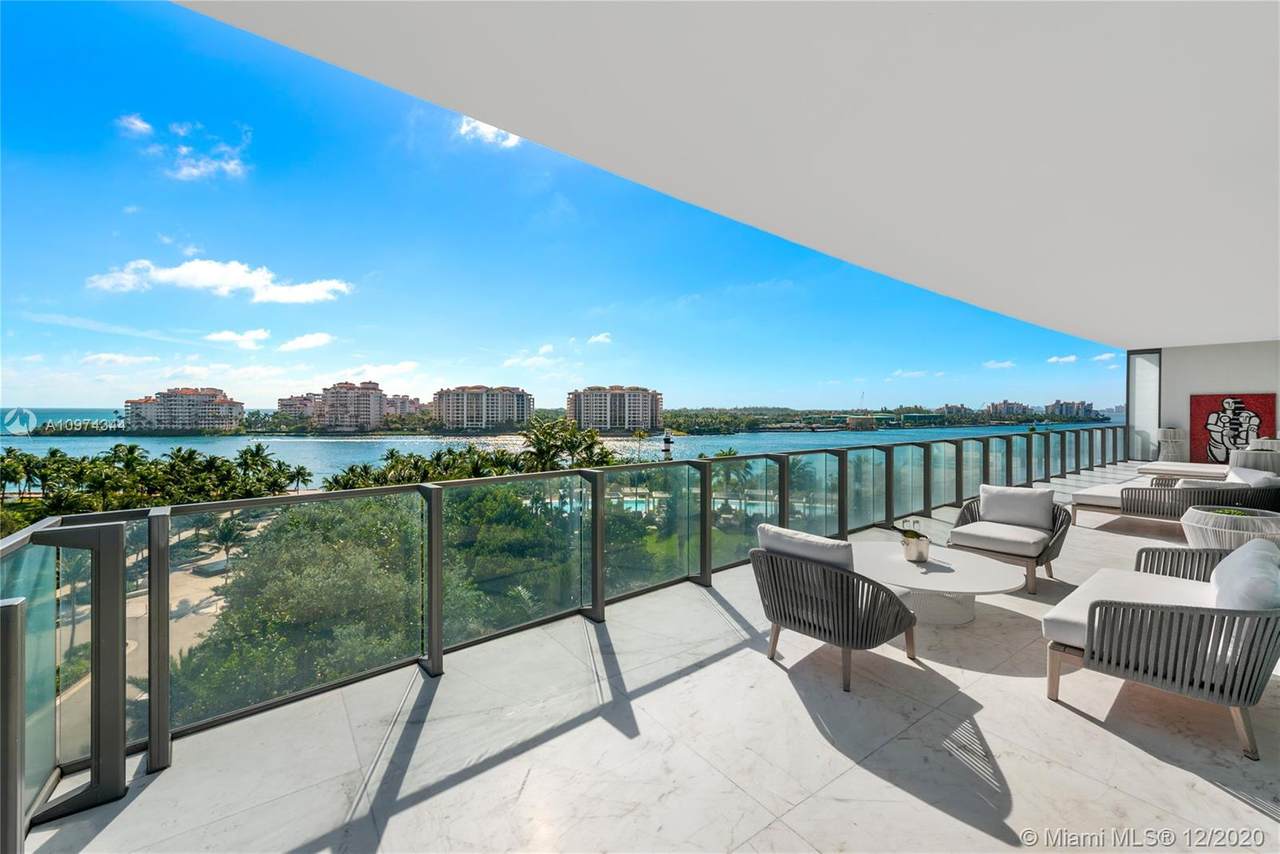 800 Pointe Dr - Photo 1