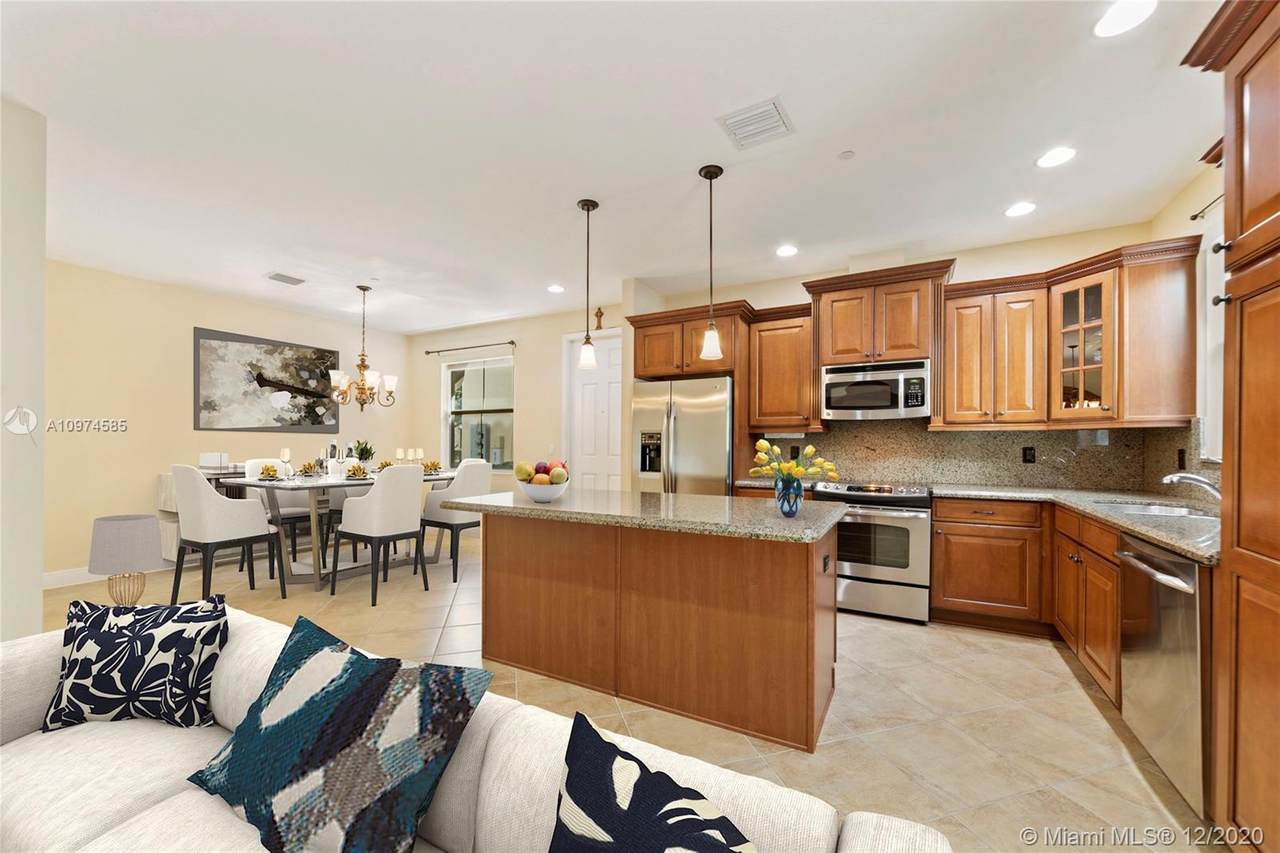2954 St Thomas Dr - Photo 1