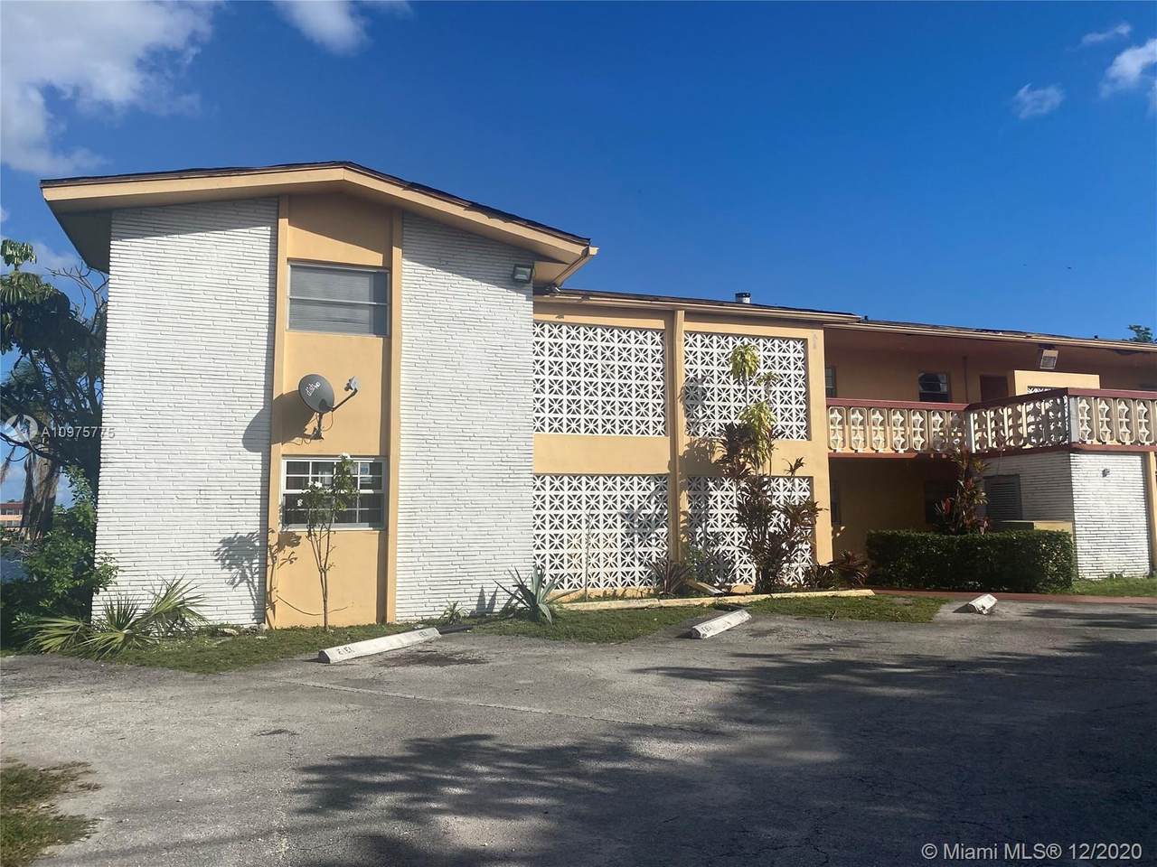 18707 2nd Ave - Photo 1