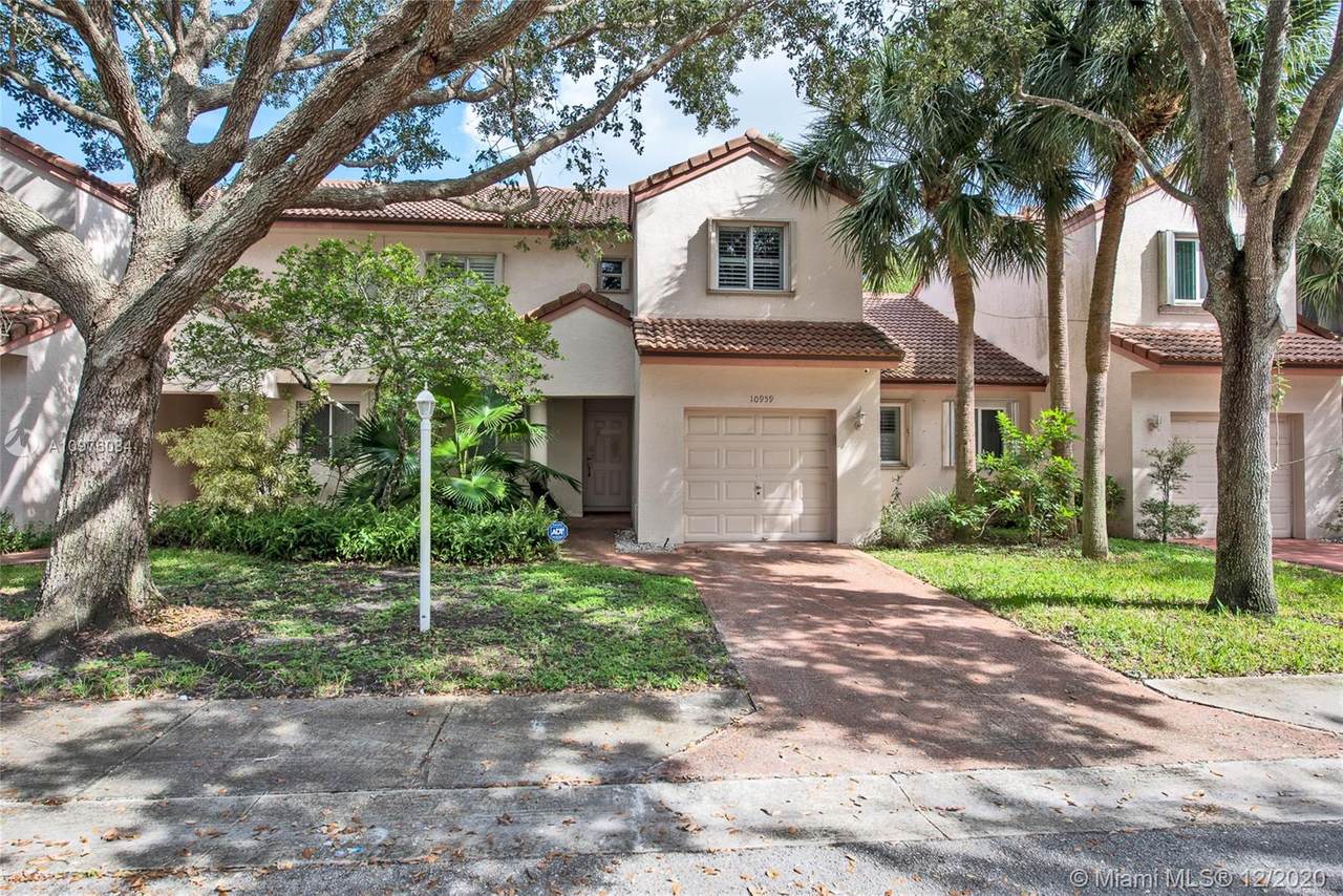 10959 Broward Blvd - Photo 1