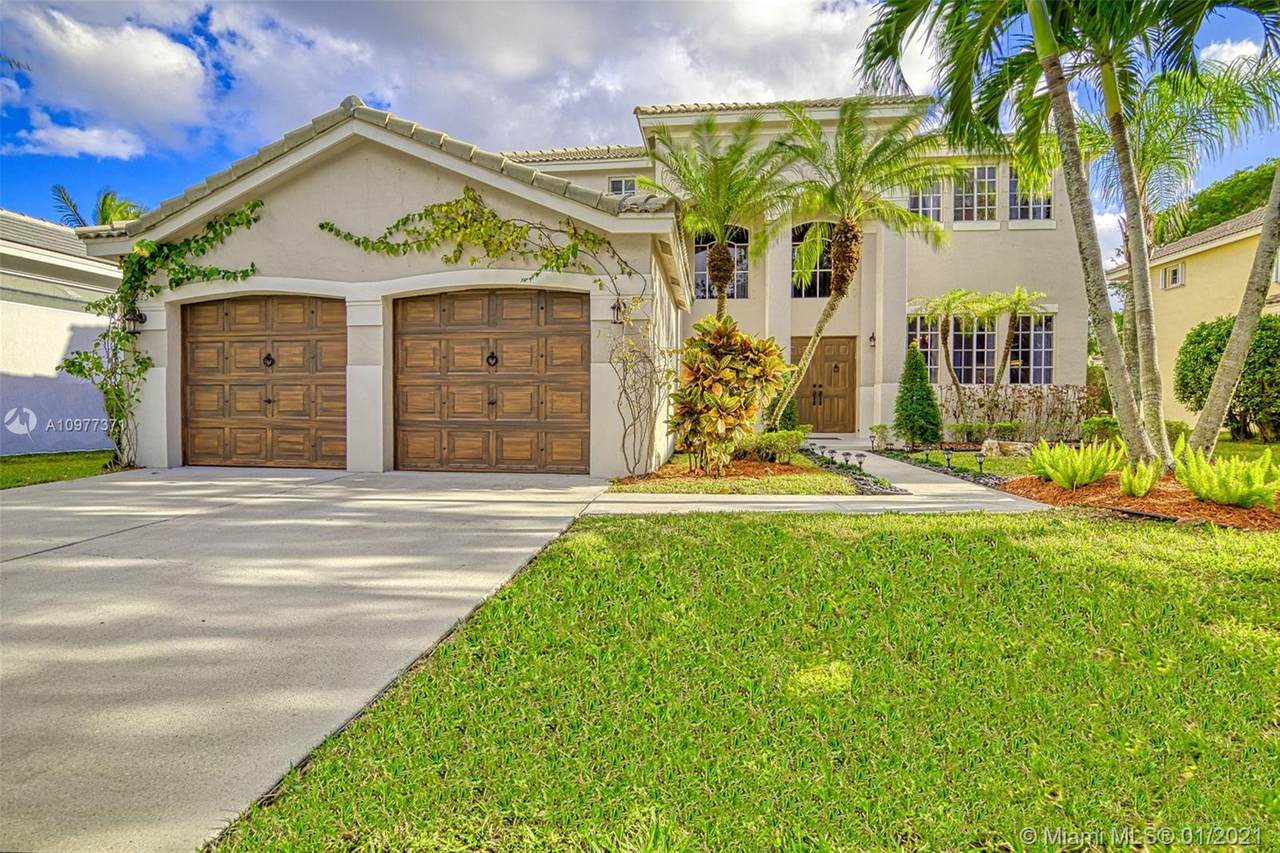 813 Crestview Cir - Photo 1