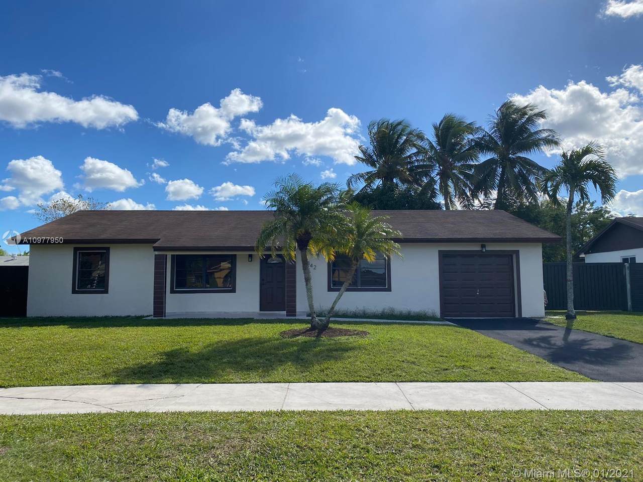 14842 70th St - Photo 1