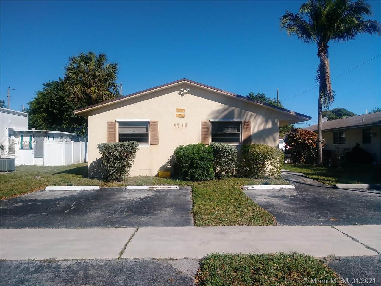 1717 Shenandoah St - Photo 1